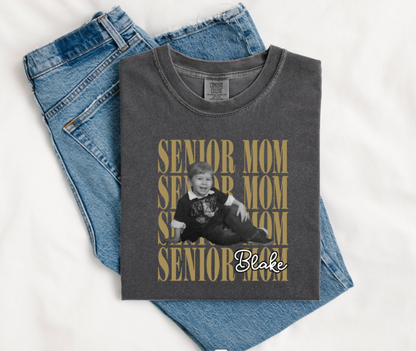SENIOR MOM PHOTO TEE ON PEPPER COMFORT COLOR TEE